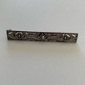 Elegant Vintage Silver Tone Bar Pin